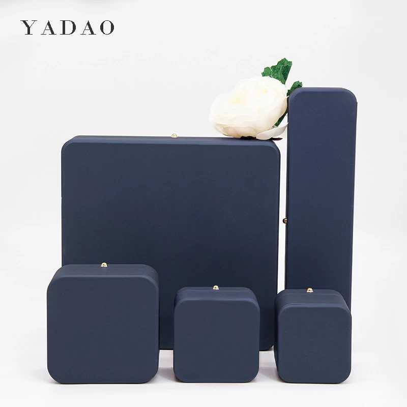 China Wholesale small moq Custom high quality leather box set for jewelry packaging manufacturer