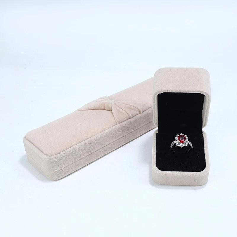 China Pink Jewelry Packaging Necklace Bracelet Rings Jewelry Box Custom Color and Material manufacturer