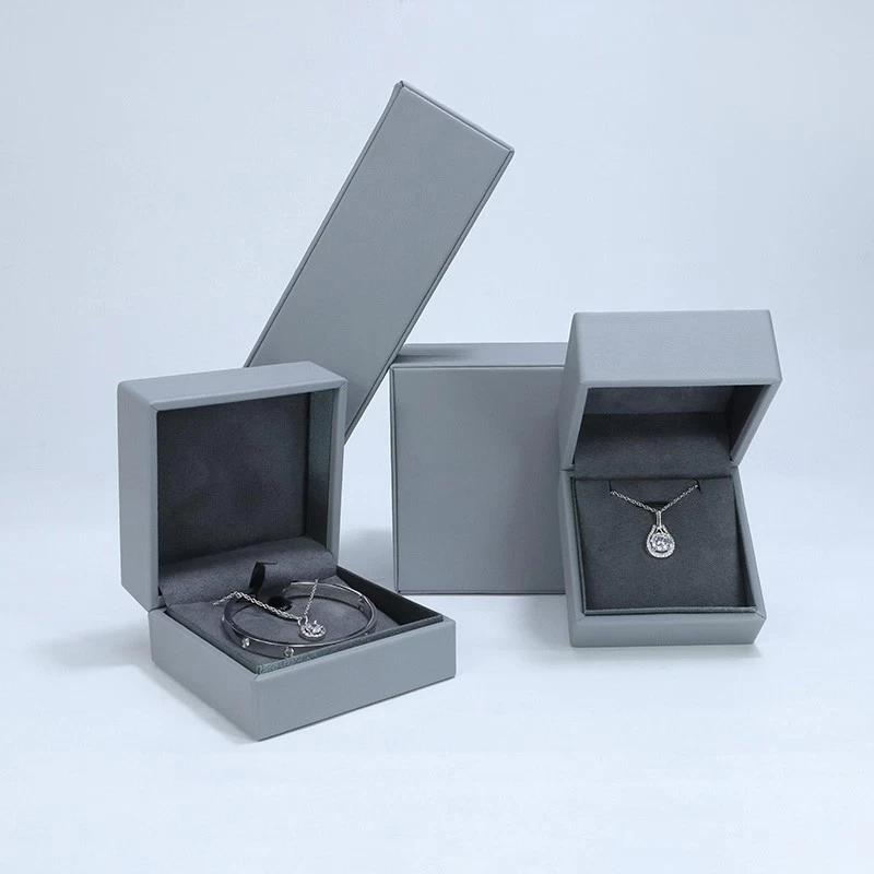 چین جعبه نمایش بسته بندی جواهرات کاغذ خاکستری سفارشی با آرم سفارشی شرکت تولید کننده
