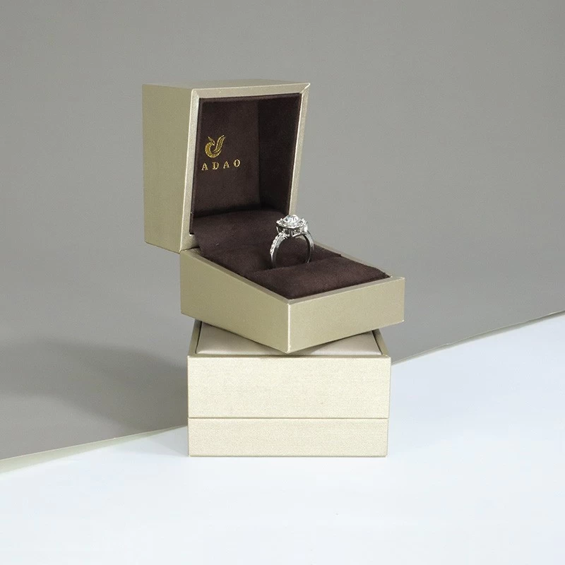 China Yadao Jewelry Box Pu Leather Custom Color Debossed Logo manufacturer