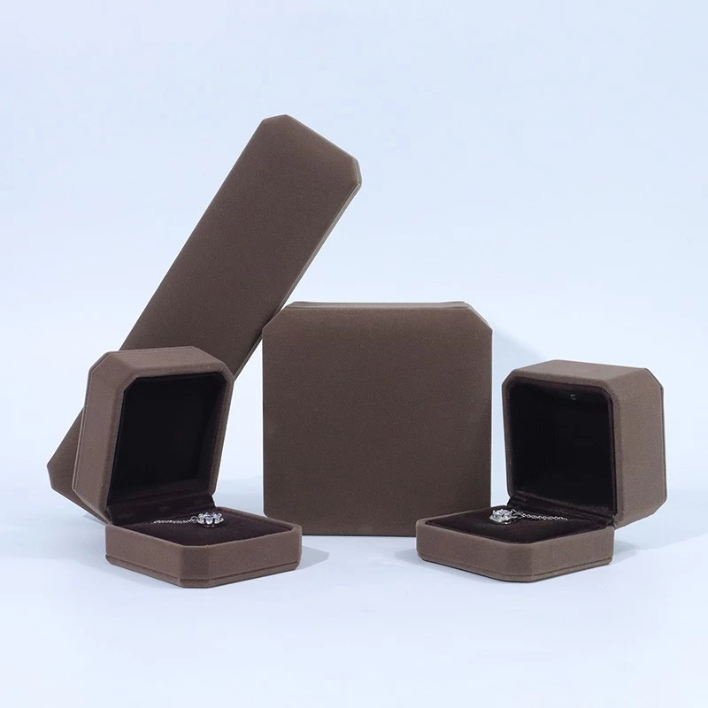 China Octagonal Box Jewelry Packaging Velvet Jewelry Box Custom Logo manufacturer