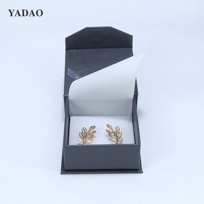 Special paper fine flash magnet flip cover with dustproof avoid damage Customized in different sizes and colors Online hot sale