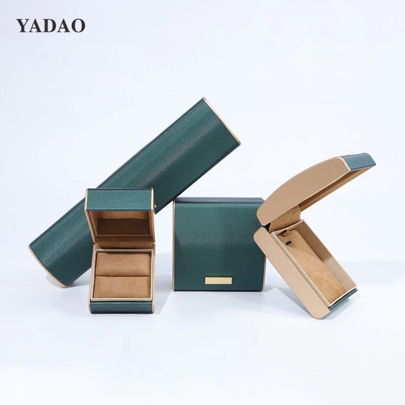 Curved top spray paint ring pendant jewelry box set hot selling custom color logo brand green set