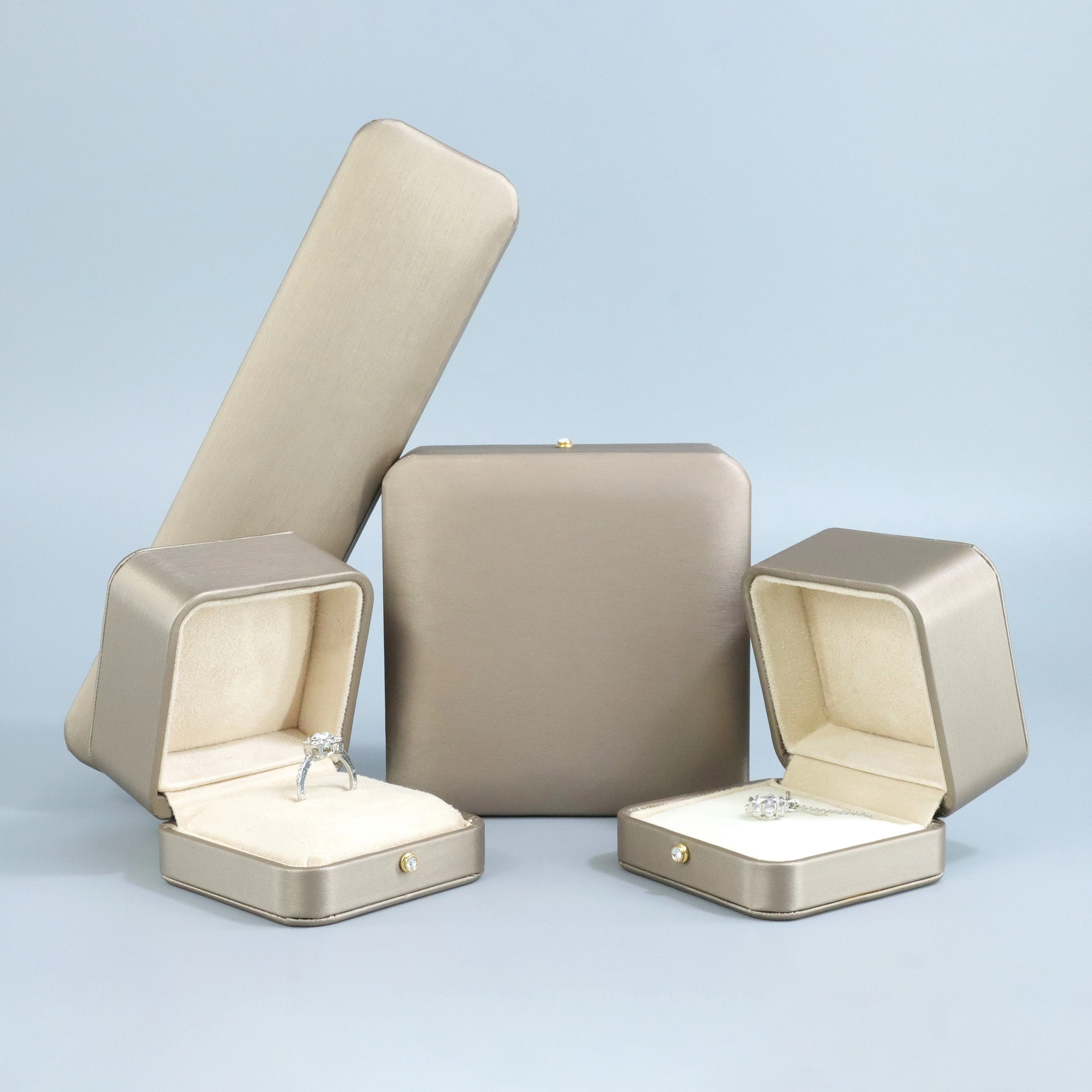 China Fashionable luxury leather rounded flip-boxes set brown custom color size logo jewellery boxes manufacturer