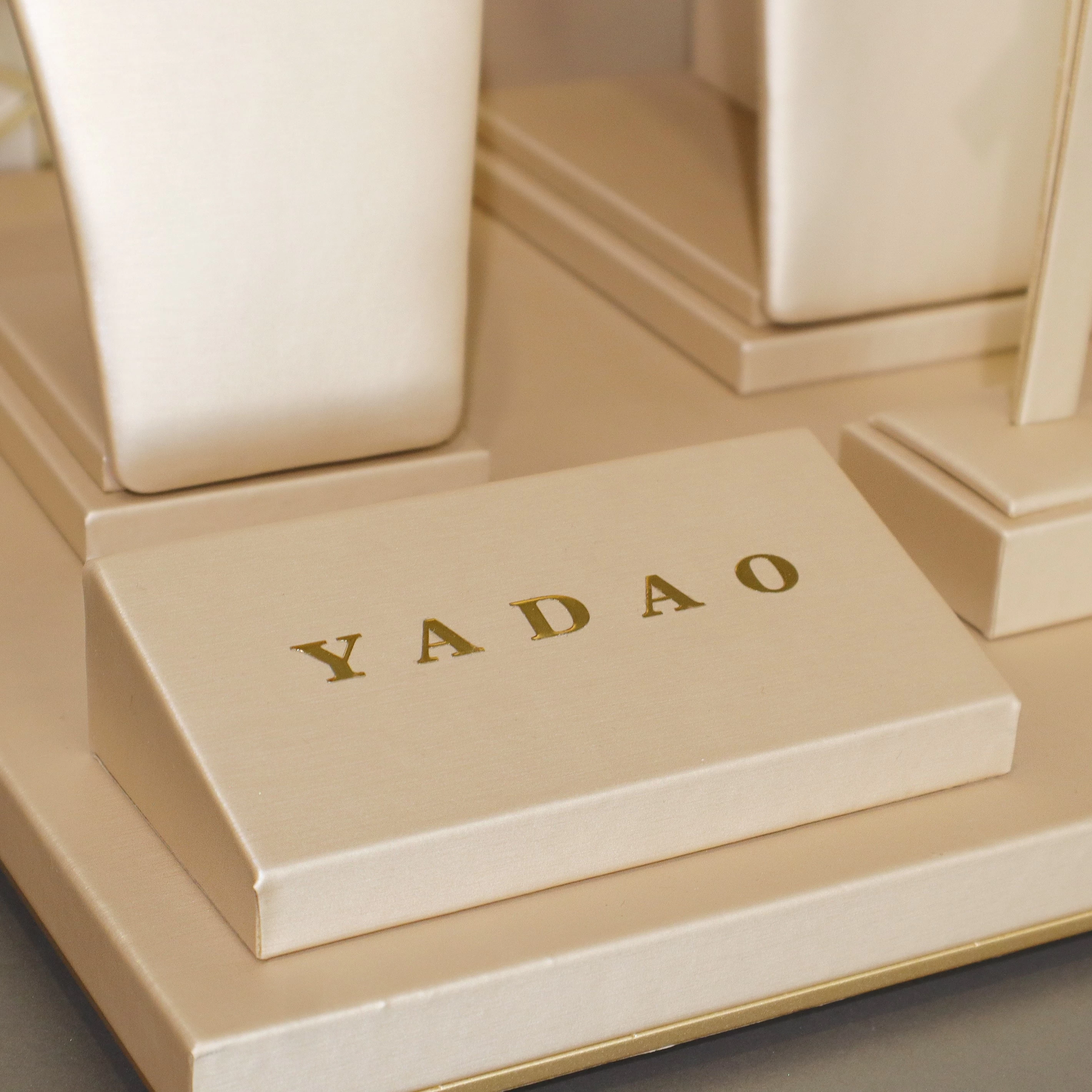 Light brown luxury leather jewelry display set jewelry display manufacturer in china with custom logo service
