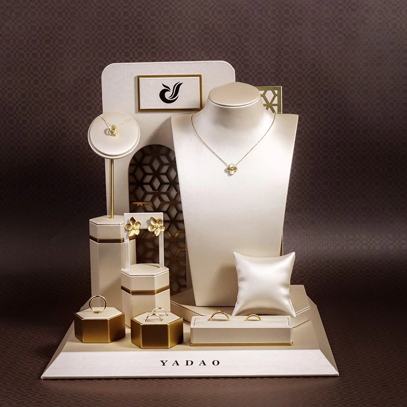 Κίνα designer style new fashion printing jewelry studio boutique accessory flower printing pretty display set resin bust showroom props - COPY - a9lrpq κατασκευαστής