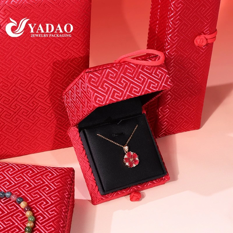 Chinese traditional gold jewelry packaging button design flower texture silk box