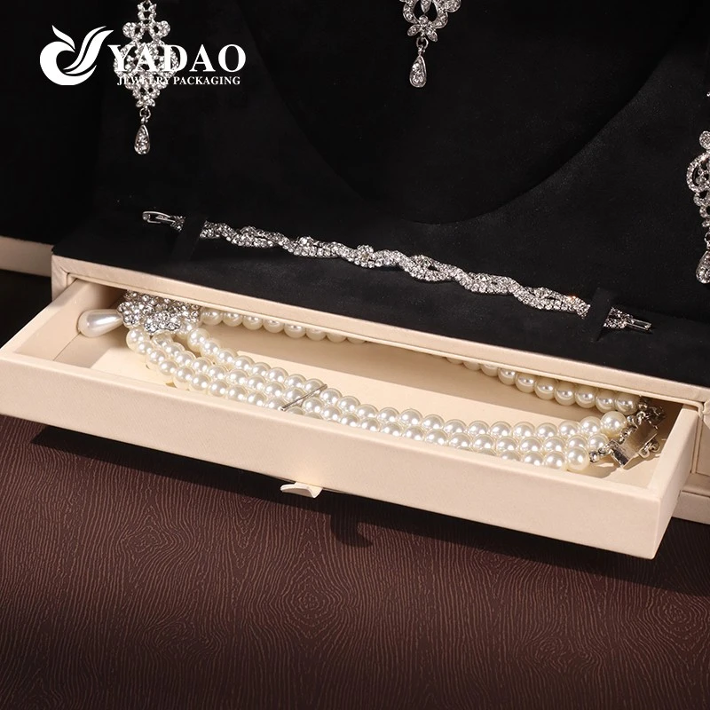 bruiloft diamanten sieraden set display grote verpakking met lade ketting buste deuropening