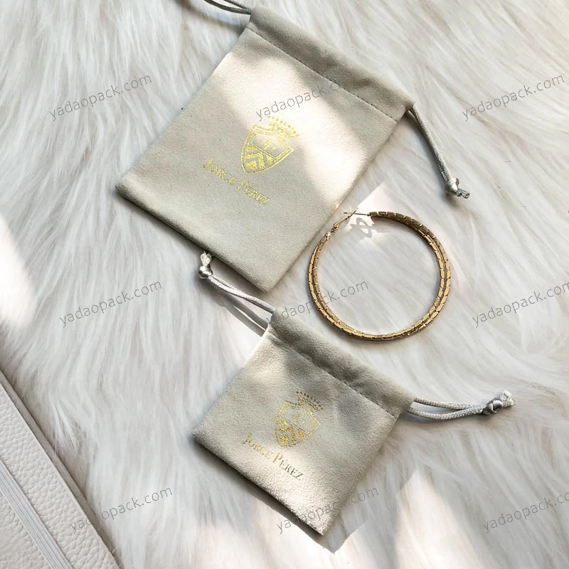 sac de poche populaire de cordon de soie pour les bagues de bracelet de bracelet emballant le logo d'or