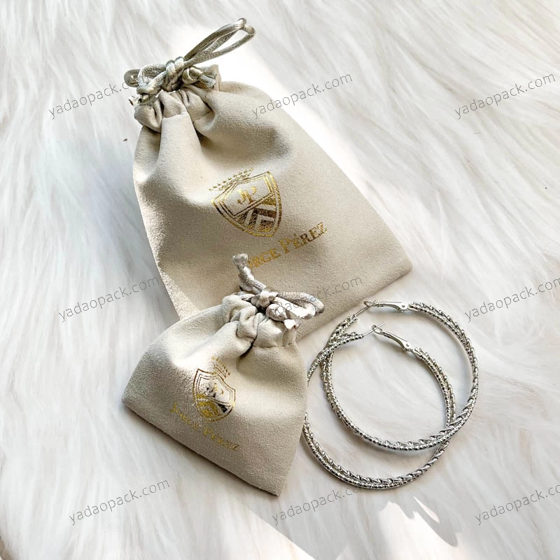 sac de poche populaire de cordon de soie pour les bagues de bracelet de bracelet emballant le logo d'or