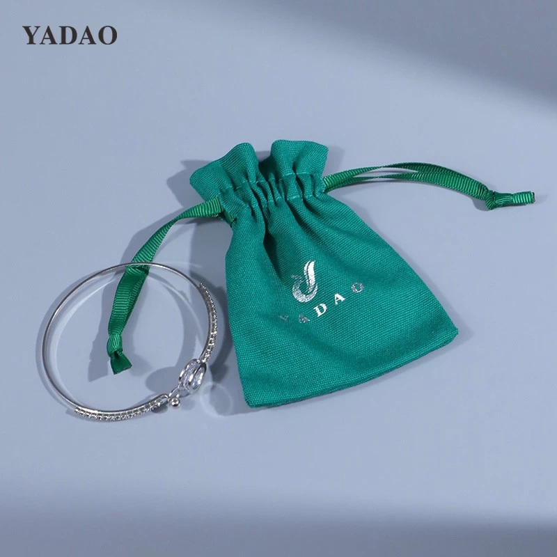 Pochette à bijoux en toile avec cordon couleur rose bonbon