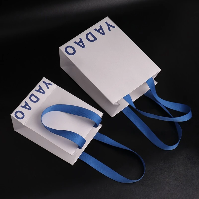 Ανυψώστε την επωνυμία σας με προσαρμοσμένες τσάντες λευκού χαρτιού και μπλε βαμβακερές λαβές