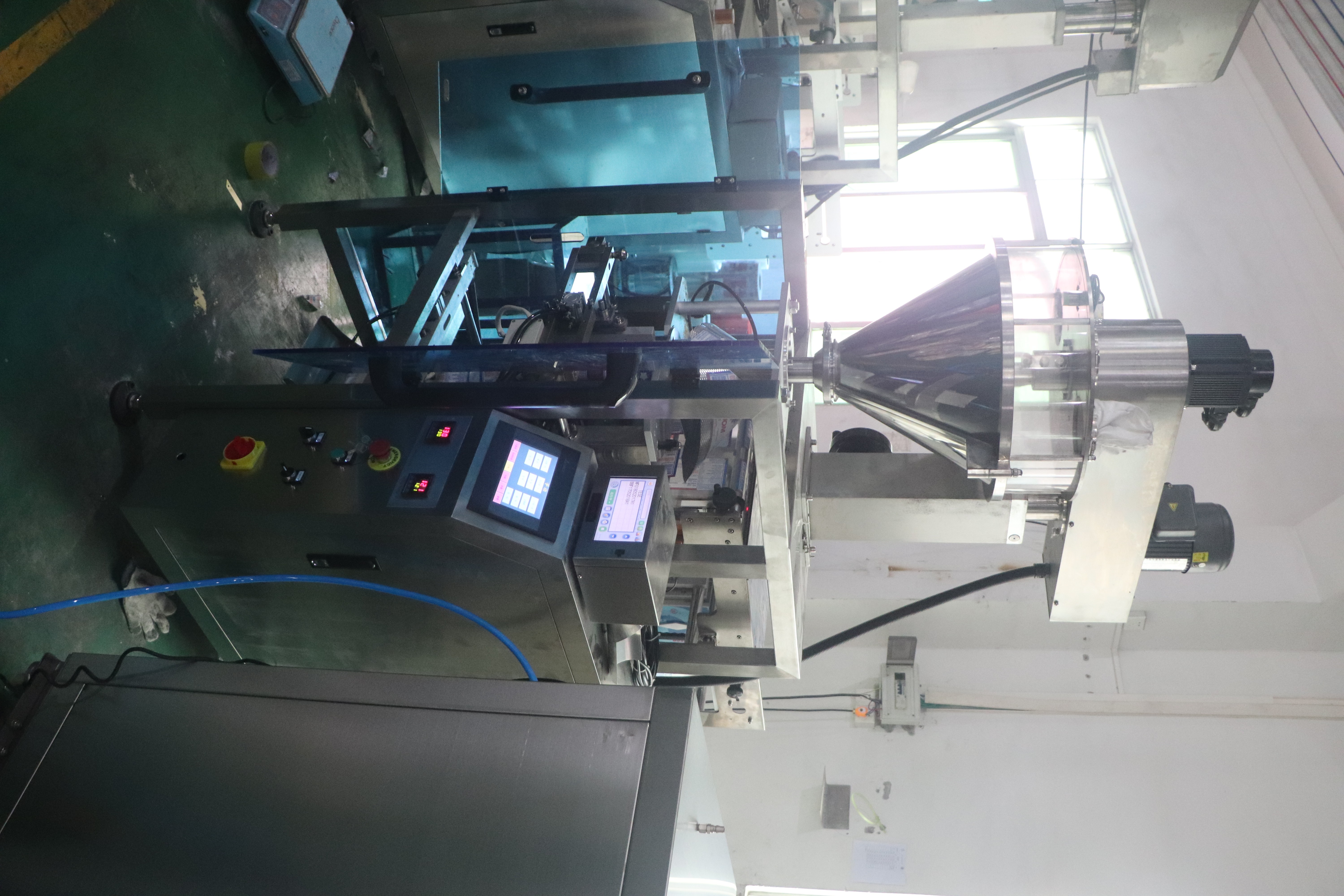 China Full-automatic Vertical Packaging Machine for Back Sealing Bag 1000kg Wheat Powder