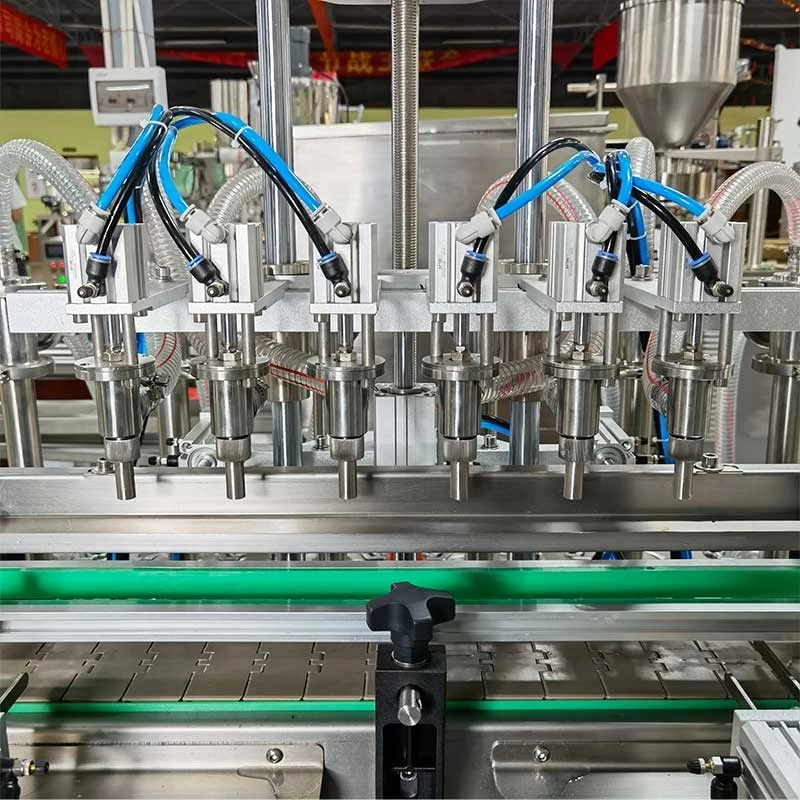 Usine de machine de remplissage de bouteilles liquides d'huiles essentielles cosmétiques à grande vitesse en Chine