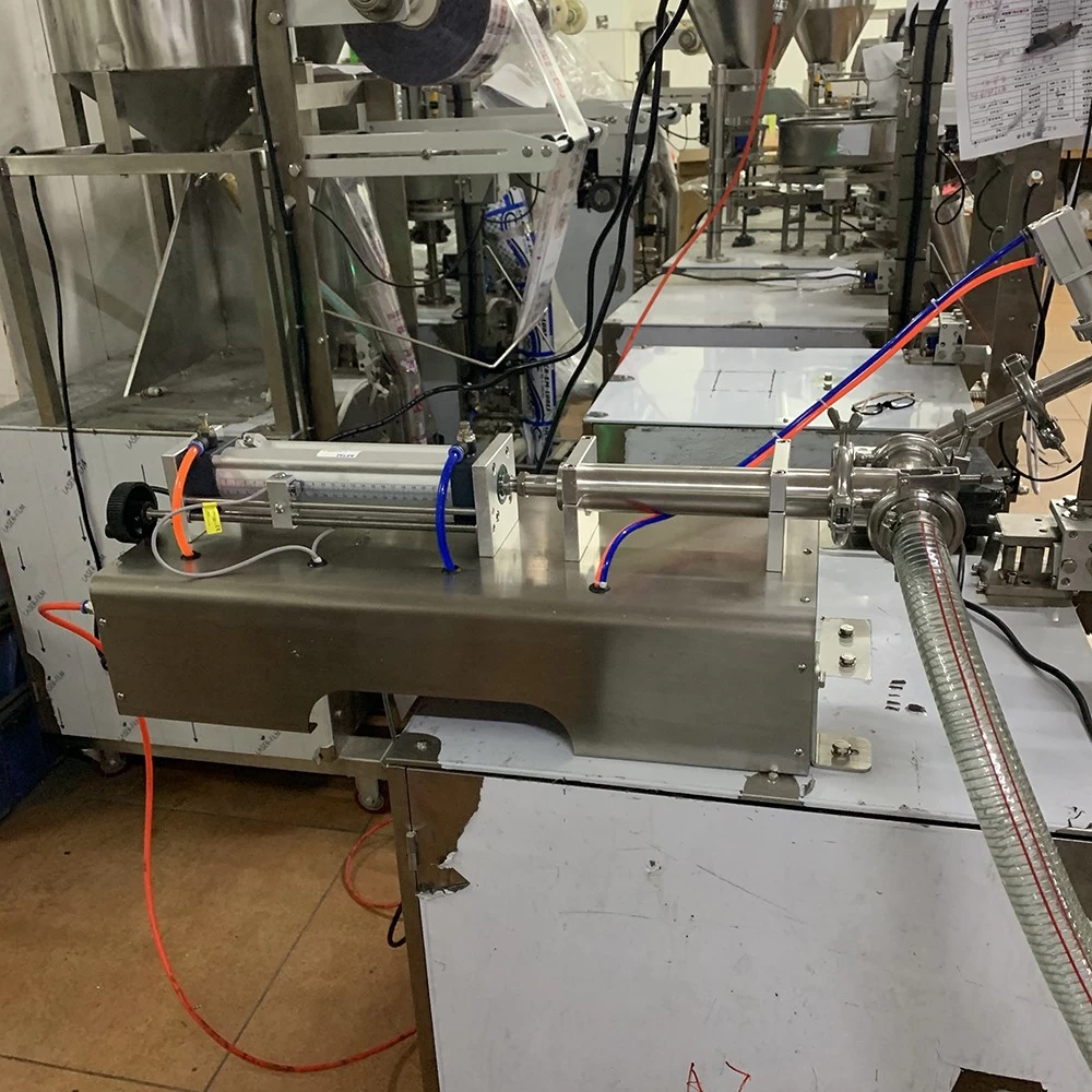 Machine de conditionnement de remplissage de sauce aux fraises entièrement automatique de petite poche de vente chaude de la Chine
