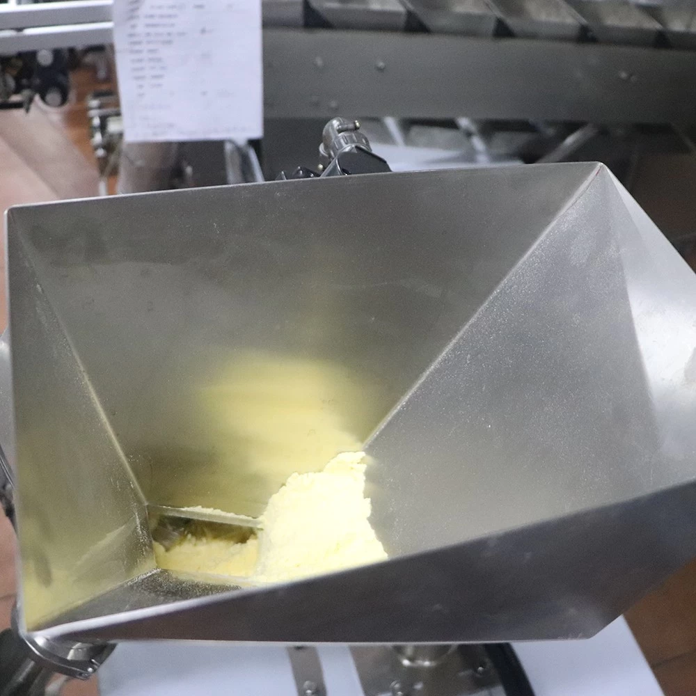 آلة تعبئة وتغليف مسحوق حليب الصويا ذات جودة عالية عموديًا عالميًا