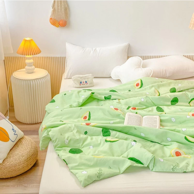 China Fluffy High-Class Antibacterial Polyester Bed Quilt Custom China Kids Quilt Distributor manufacturer