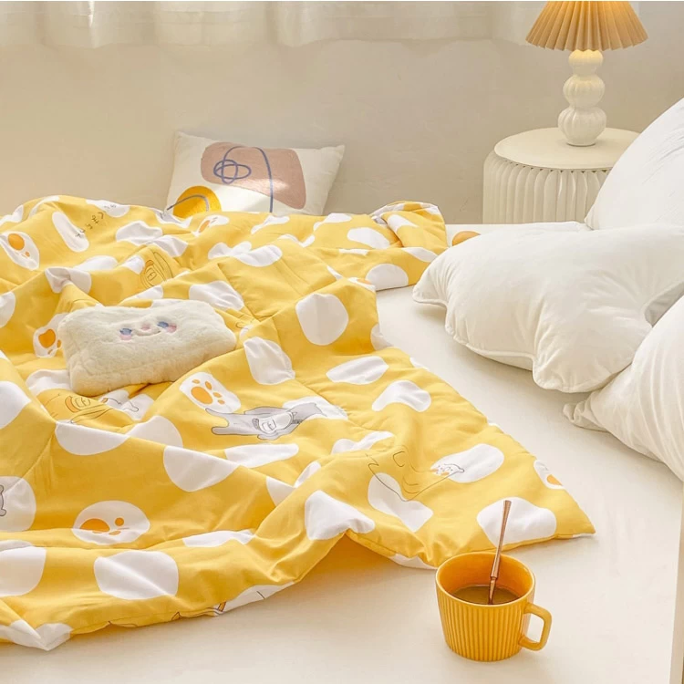 China Super Fluffy Ultra Soft Breathable Cal King Size High-Class Hotel Bedding Quilt Distributor manufacturer