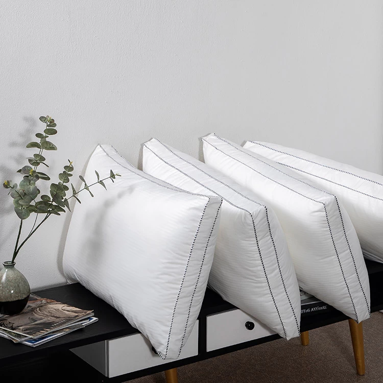 Chine Usine d'oreillers carrés en polyester moyen lavable hypoallergénique de luxe plus doux fabricant