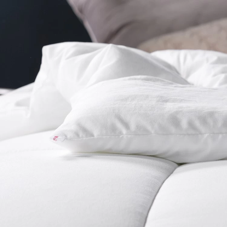 China OEM ODM Hotel Hospitality Bedding Product China Hypoallergenic Microfiber Filled Comforter Supplier manufacturer