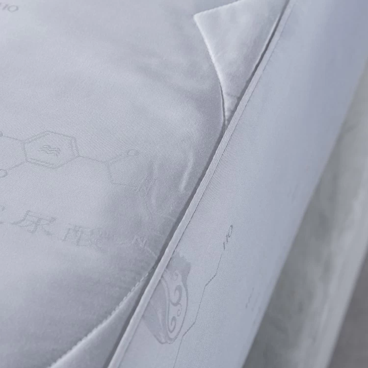 China ODM OEM Skin-friendly Air-permeable Durable Super Soft Hyaluronic Acid China Moisturize Mattress Covers Bedding Supplier manufacturer
