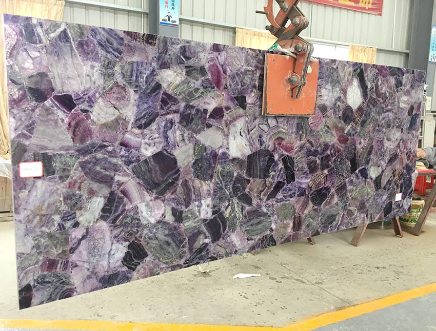 Dalle de pierres précieuses au fluorite violet