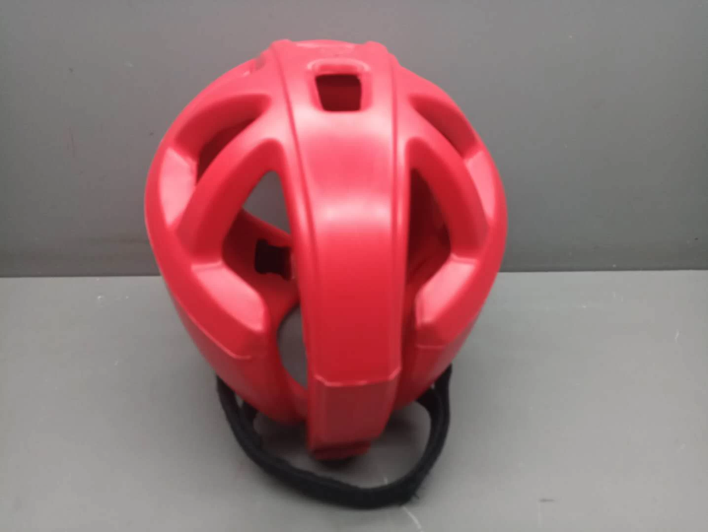 工場カスタマイズポリウレタンヘルメットPUセルフスキンフォームヘッドプロテクターテコンドーヘルメット