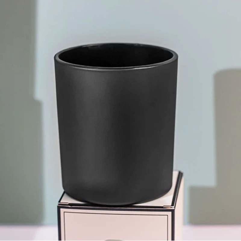 Refillable cosmetic glass jars for brands