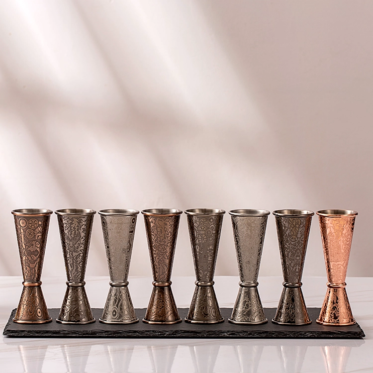 Cocktail-Messbecher im Steampunk-Stil