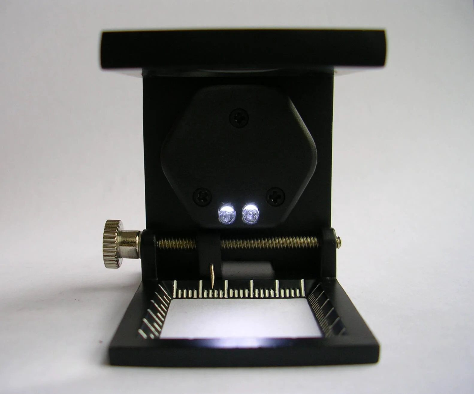 9005A Folding Magnifier with Light, LED Magnifier with Zinc Alloy Frame and 8X Optical Glass
