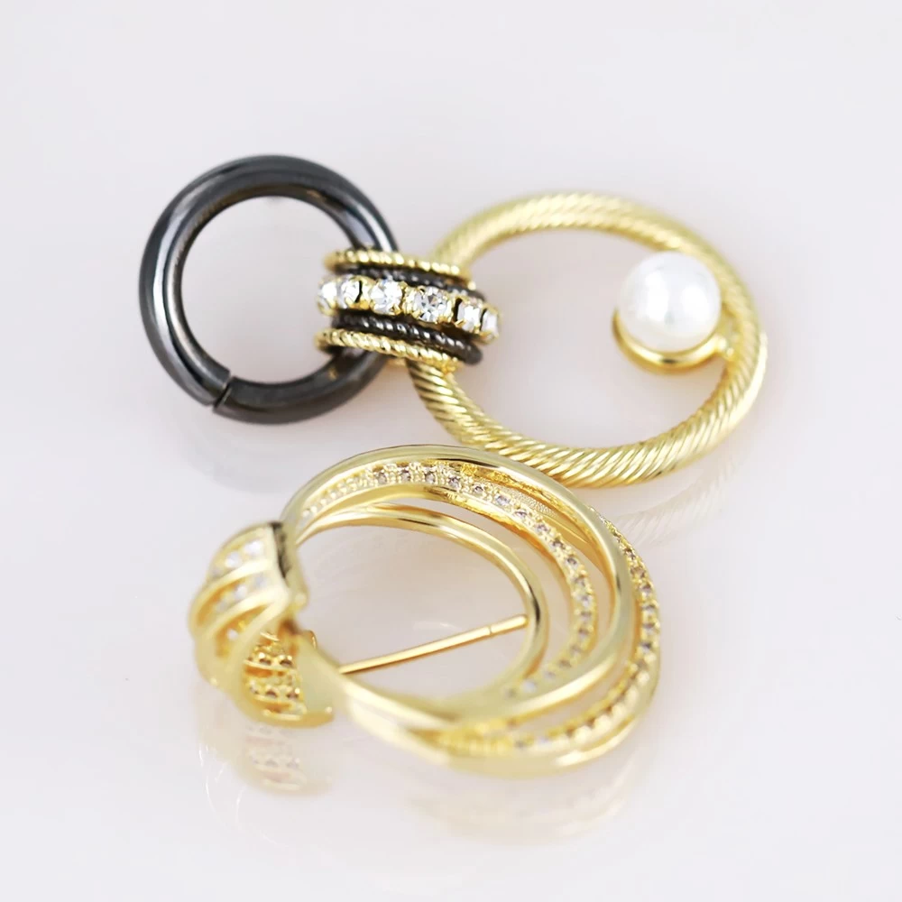 China Multi-Circle Two Tone Gold Plated Brass Based Stud Earring. manufacturer