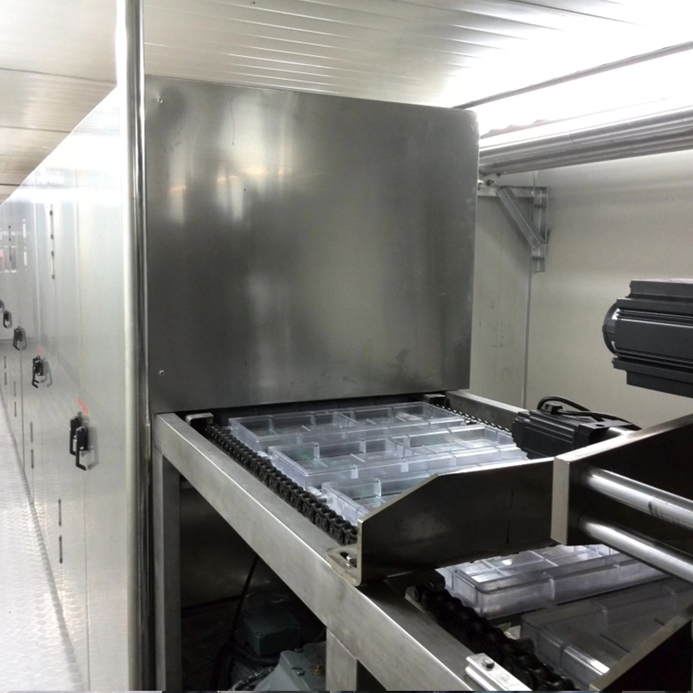 China Verarbeitung von Edelstahlindustrie Vollautomatische Mehrschichtkühlungstunnel/große Schokoladenformmaschine Hersteller