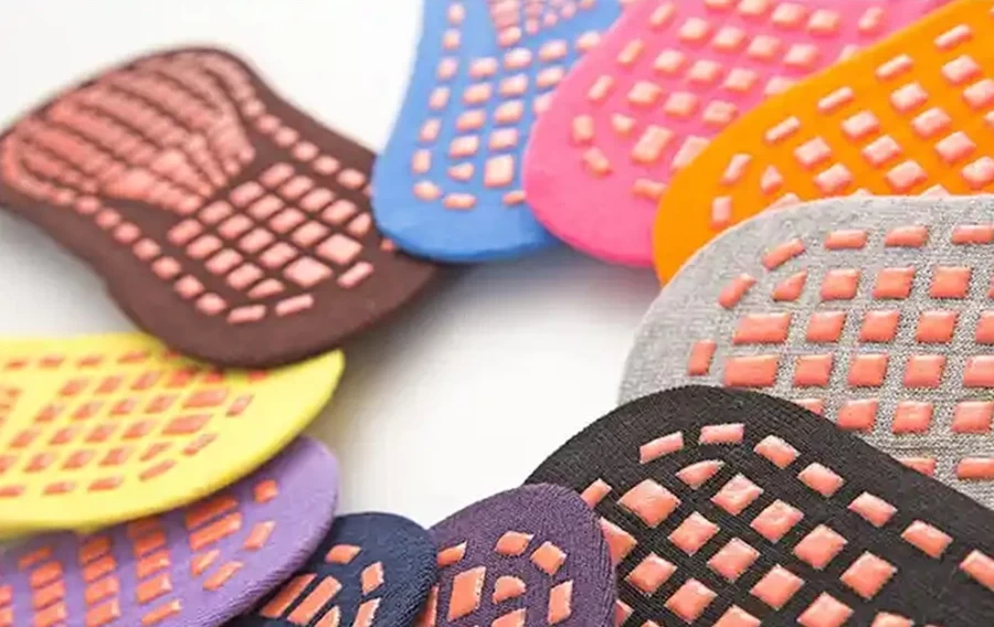 Fábrica de tejidos Jixingfeng de Foshan Nanhai: calcetines antideslizantes personalizados y económicos