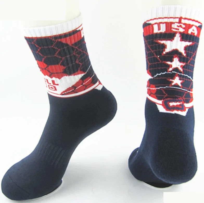 Low MOQ promotional sports socks supplier