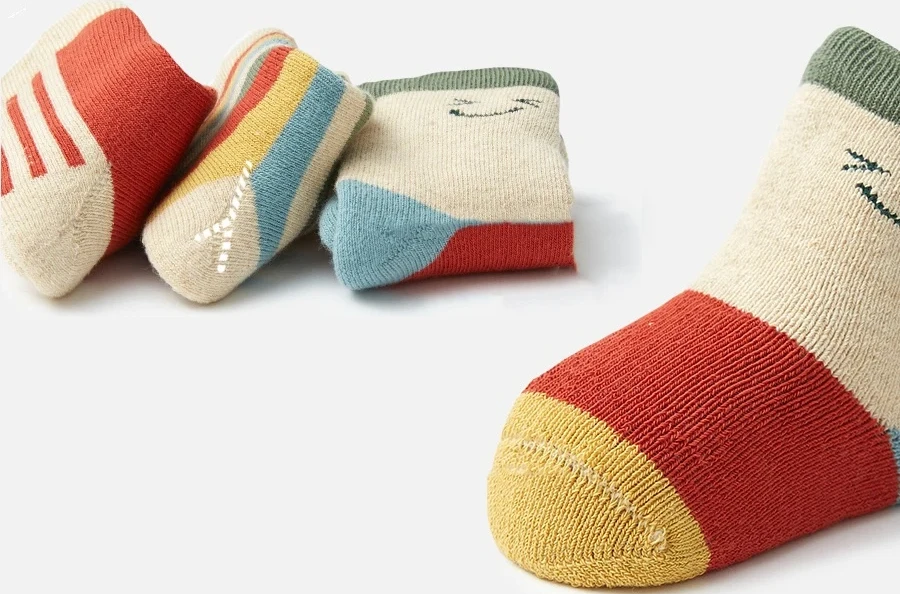 Fast delivery cartoon baby socks factory