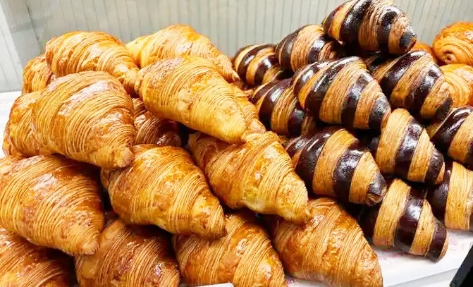 هل تبحث عن عموم كرواسون تجاري مخصص؟
