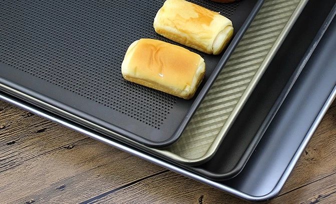 Perforated kumpara sa Non-Perforated Sheet Pans: Kailan gagamitin ang bawat isa