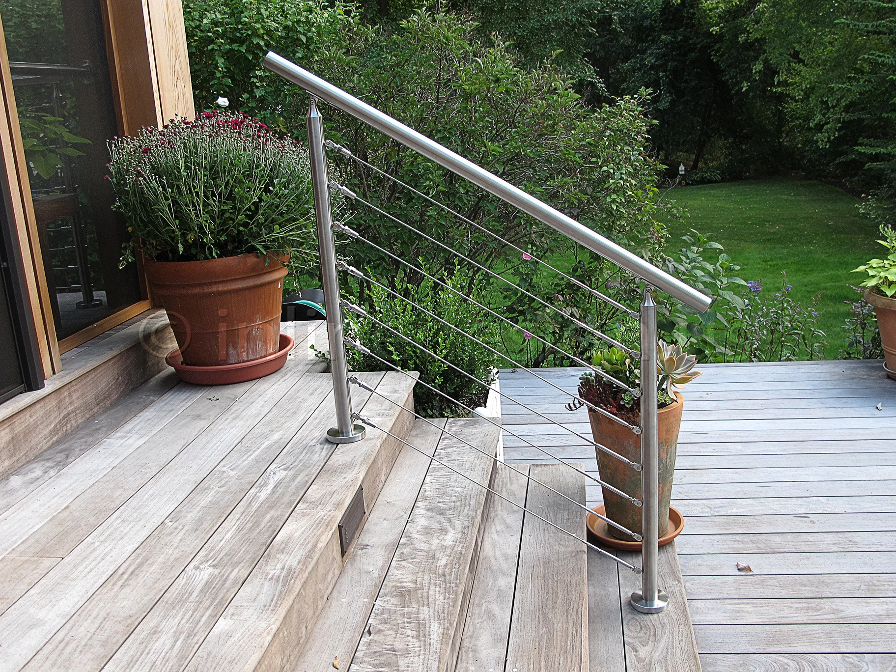 Escaleras de madera, barandas y pasamanos.