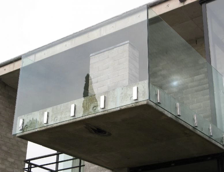 Architecture Side Mounting Glass Spigot for Balcony Framelsss Glass Railing Design