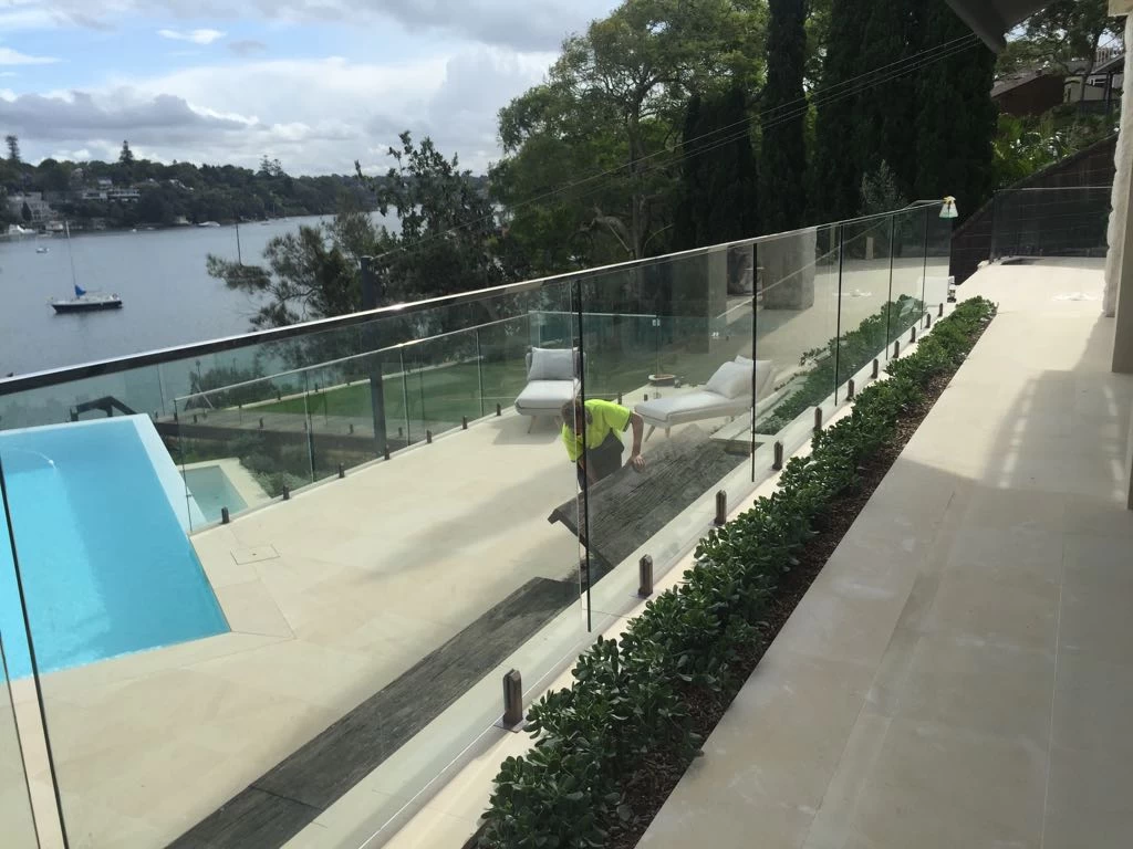 Australian Standard Stainless Steel Handrail Cap for Outdoor Glass Railing Design
