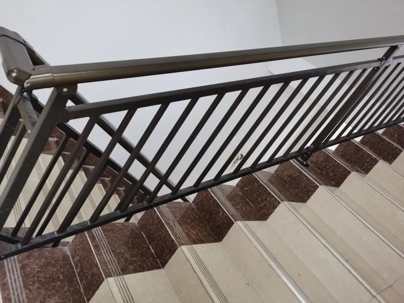 China Suppliers Galvanized Steel Post and Handrail For Staircase Railing System and Balcony Railing Systems