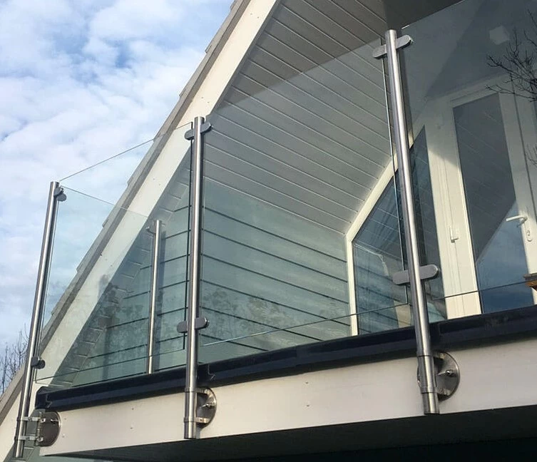 Exterior 316 Handrail Balcony Stainless Steel Round Post Glass Railing Systems