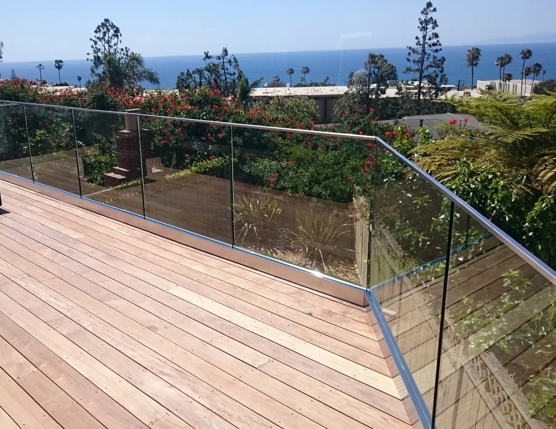 Exterior aluminum u channel tempered glass balcony/stair stainless steel railing design
