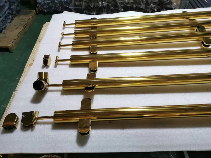 Luxueuze gouden glazen railing voor uw woondecoratie