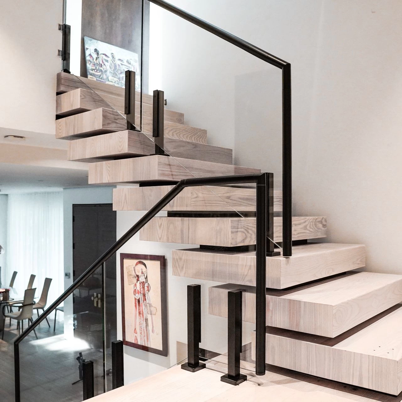 Post moderno de barandilla de vidrio de acero inoxidable para escaleras de escaleras de acero inoxidable fabricante