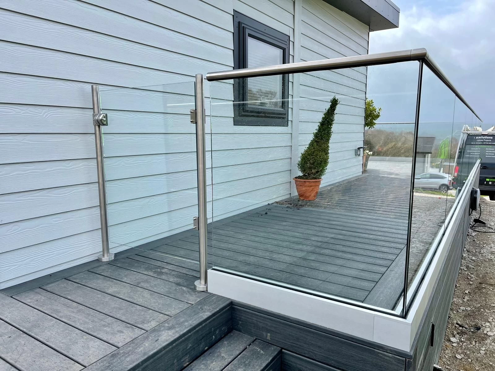 Pet Child friendly Glass Balustrade Patio Deck Railings With Glass Door Hinges