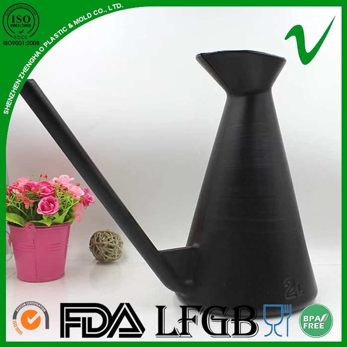 China 2L Art Work Plastic Watering Can manufacturer