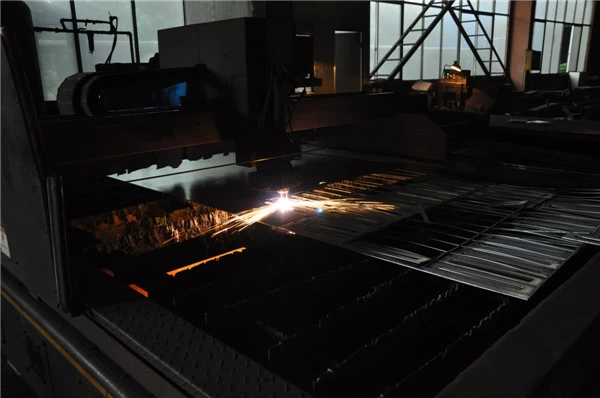 Service de coupe de métal de fabrication de tôle, fait d'acier inoxydable
