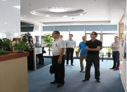 Chuangxinjia da una calurosa bienvenida a los líderes del distrito de Wanjiang de la ciudad de Dongg