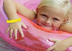 Do You Know How RFID Wristbands Are Used When Swimming?